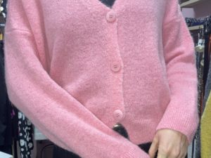 Kuschelige Strickjacke in Babyrosa