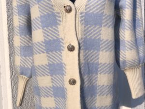 Strickjacke mit Knöpfen